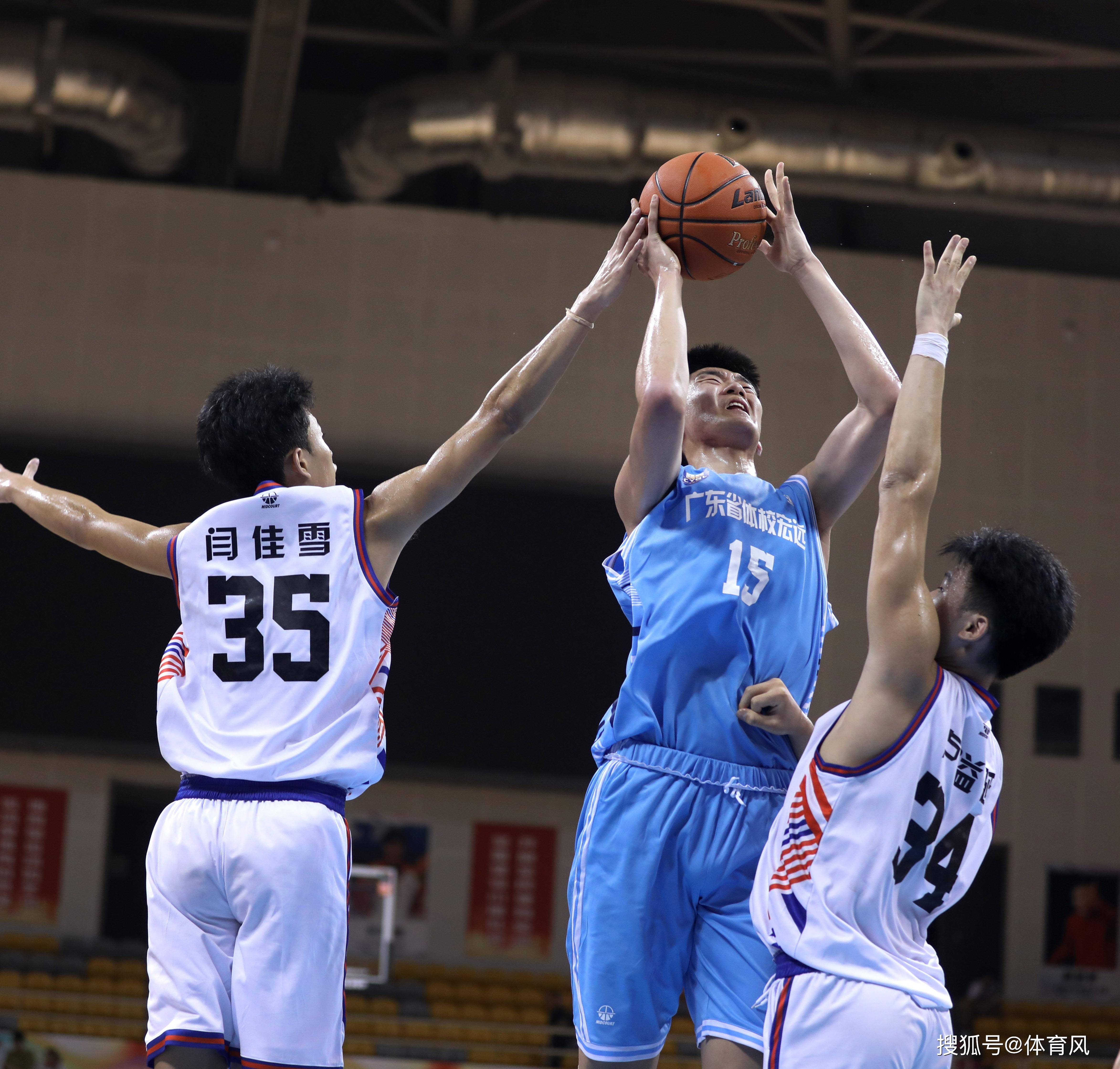 英雄联盟-窗口期深圳男篮再遭质疑：CBA季后赛节点到来；球迷炸锅；纪律约束更严格的简单介绍